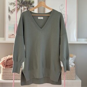 Abercrombie & Fitch Soft A&F Collection V-Neck Sweater – Sage Green (XL)